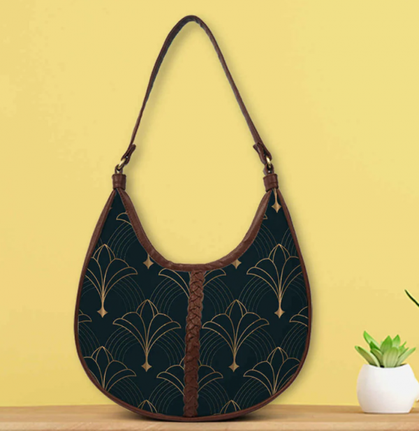 Tas Hobo Dengan Motif Etnik